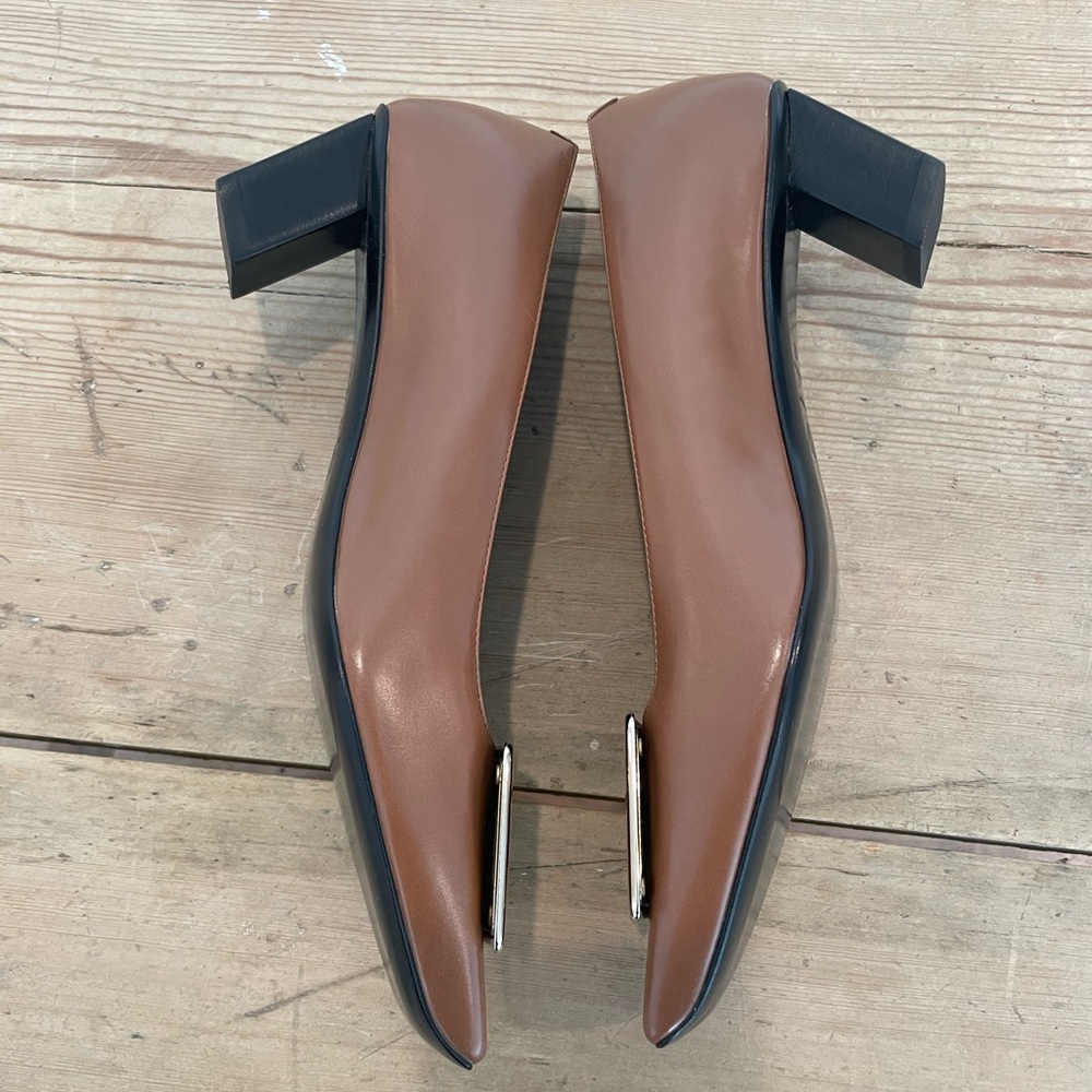Roger Vivier classic gold buckle heel in size 37 NWOT - Picture 4 of 7
